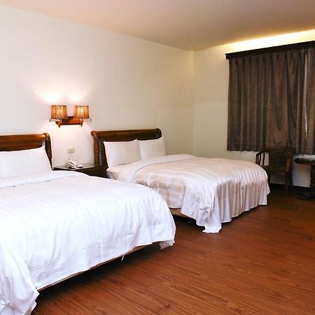 England Business Motel Yilan Bagian luar foto