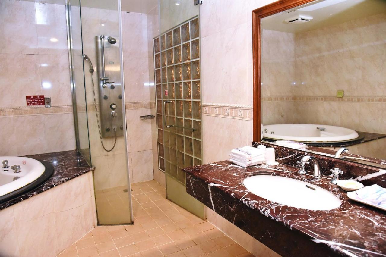 England Business Motel Yilan Bagian luar foto