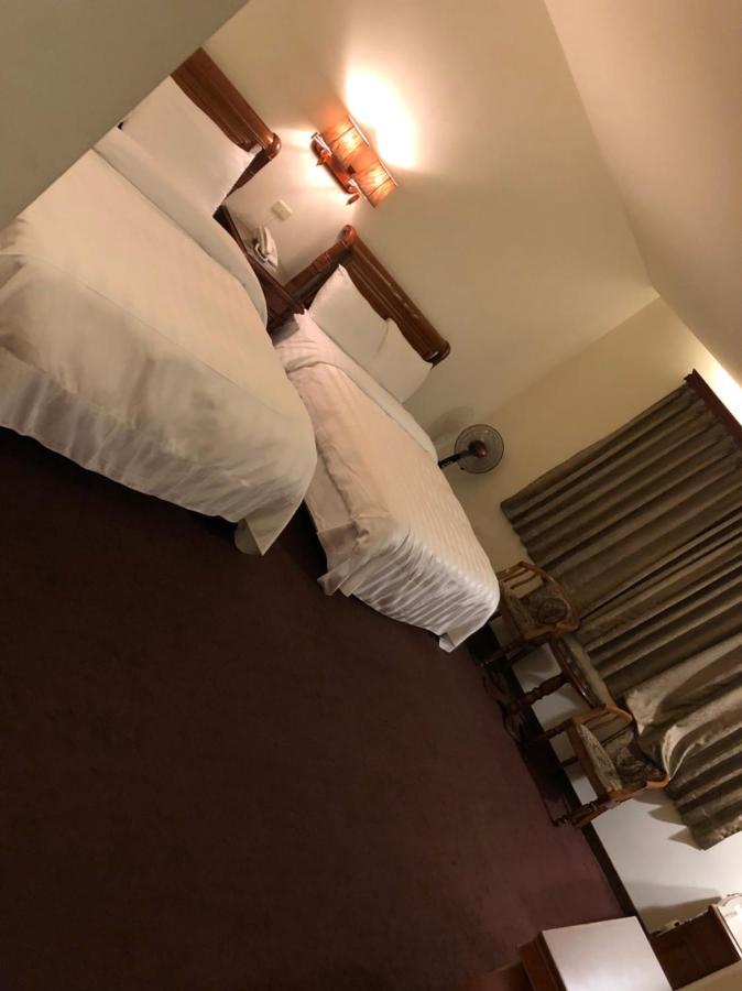 England Business Motel Yilan Bagian luar foto