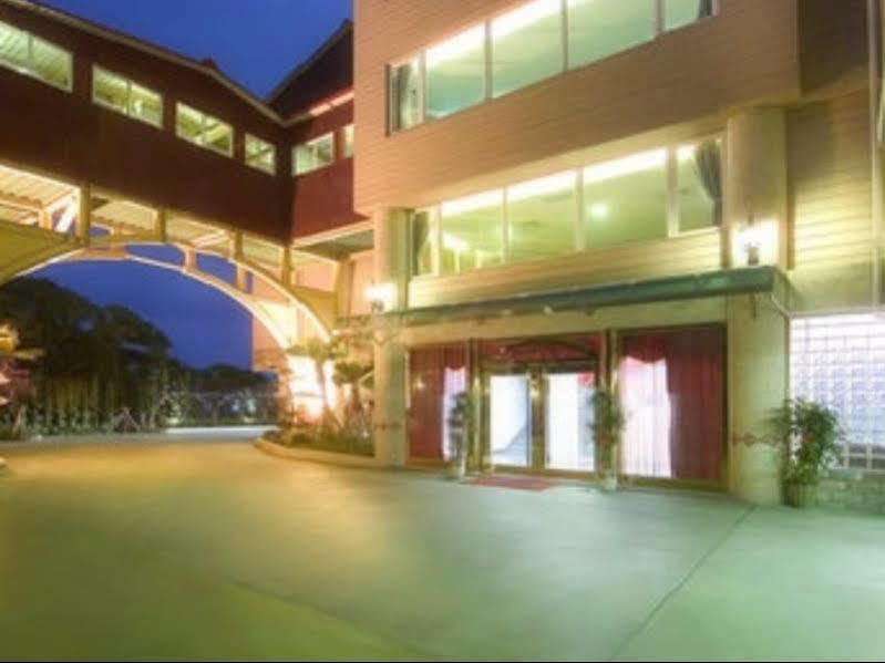 England Business Motel Yilan Bagian luar foto
