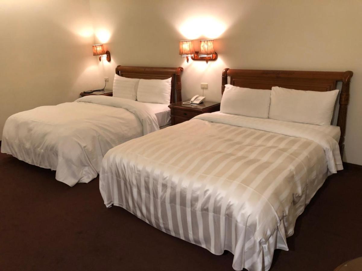 England Business Motel Yilan Bagian luar foto